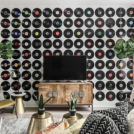 House Of Many Records - Brand New Spacious Luxury